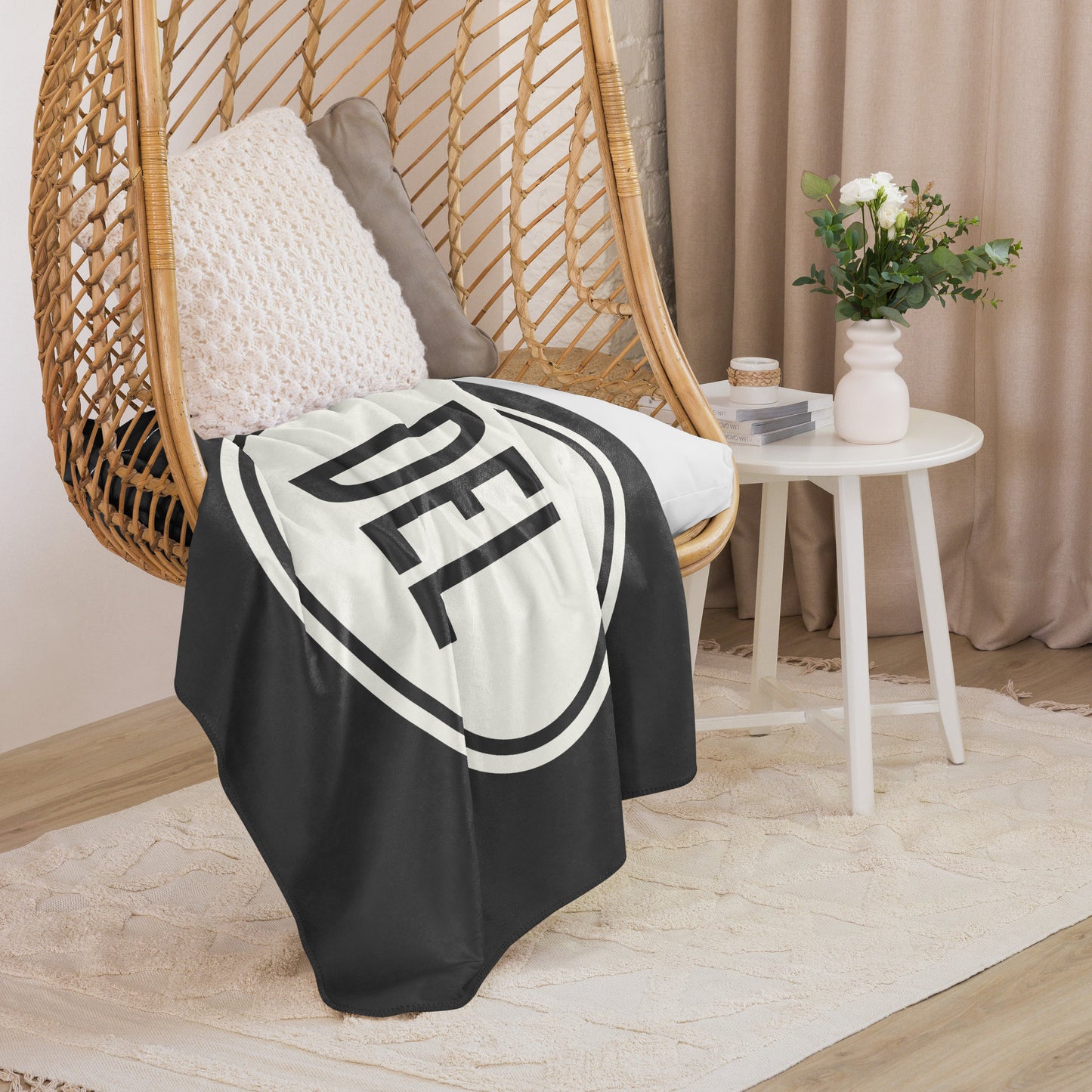 Unique Travel Gift Sherpa Blanket - White Oval • DEL Delhi Souvenir • YHM Designs - Image 06